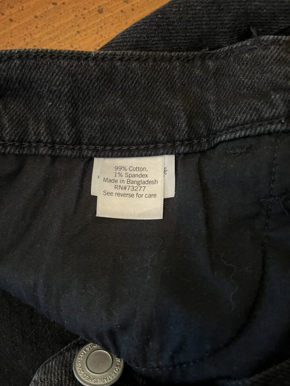 SO Two-Toned Black High Rise Frayed Hem Mom Jean Shorts - Size 3 - Picture 6 of 6